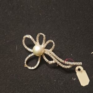 Elegant Pearl and Rhinestone Flower Brooch